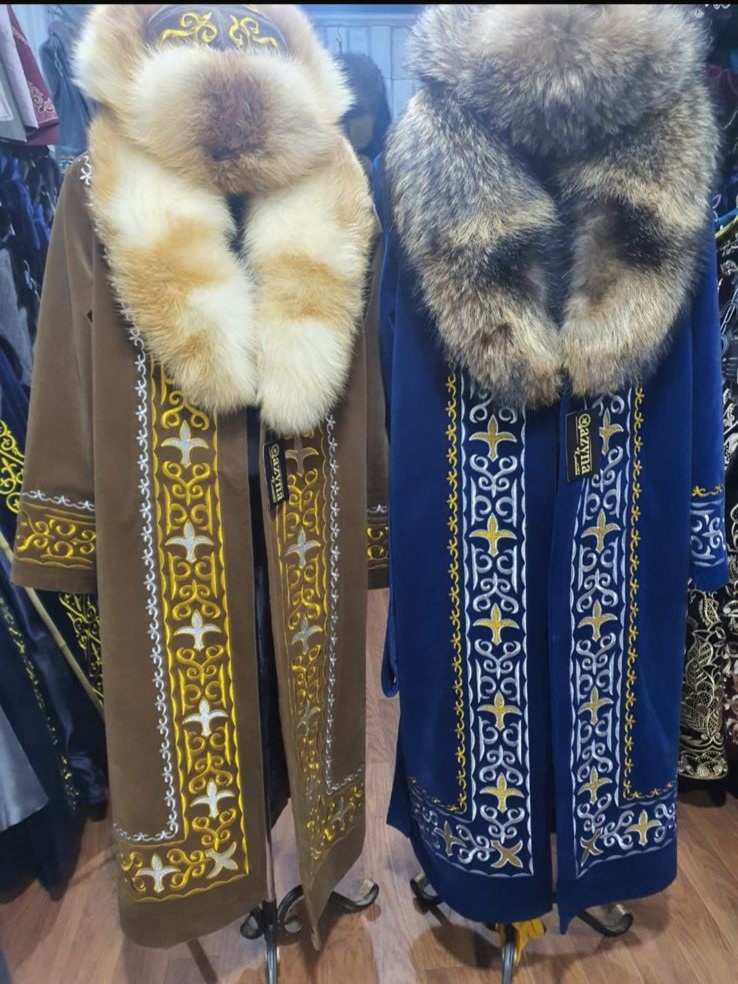 Национальный костюм коричневый, синий