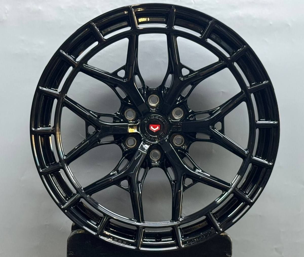 ACT RAM TRX Gloss Black 10x22/6x139.7 D77.8 ET19 4 диска черный, серебристый, графит