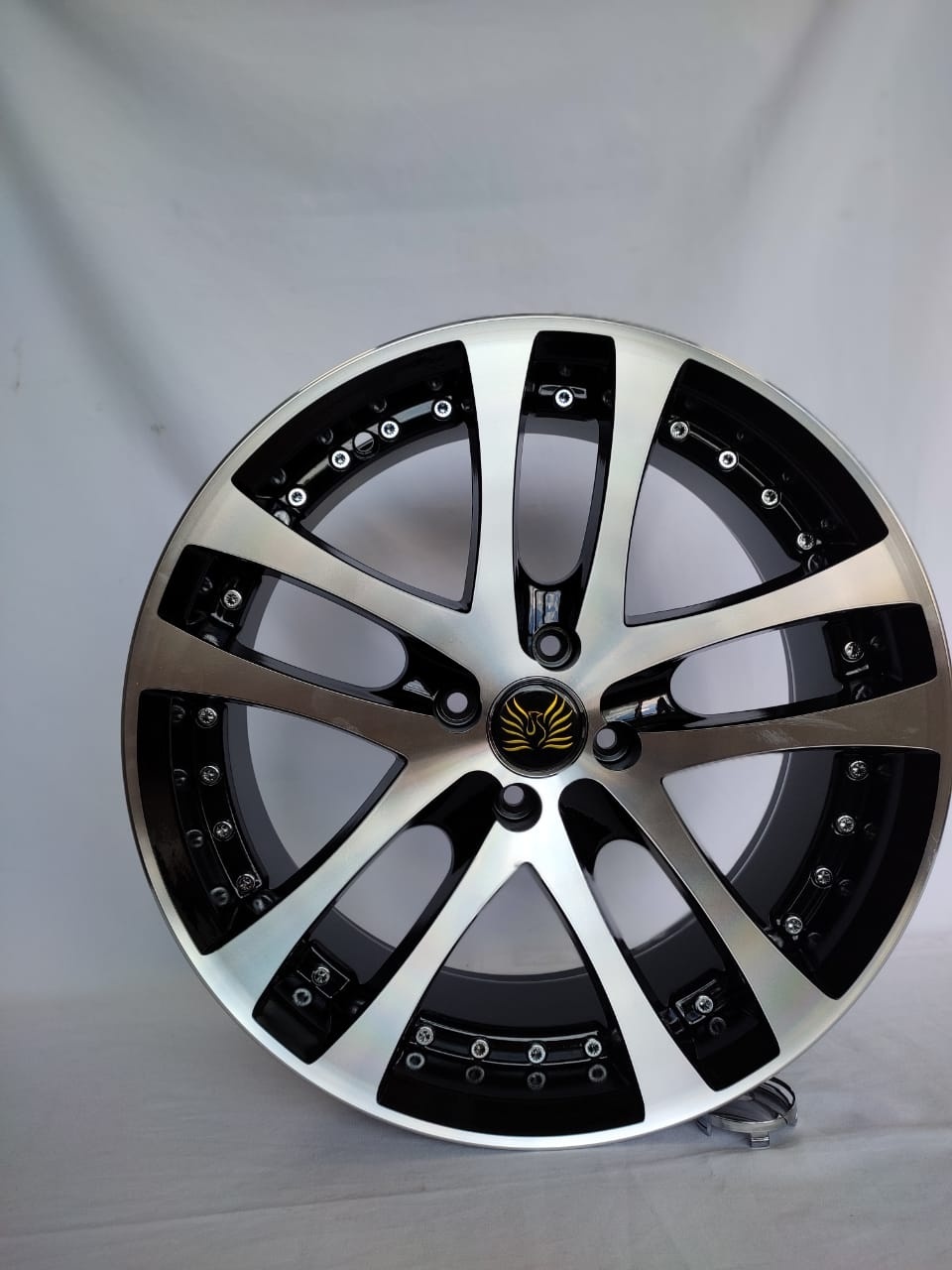 Replica 266 7.5x17/4x98 D58.6 ET35 черный, серебристый