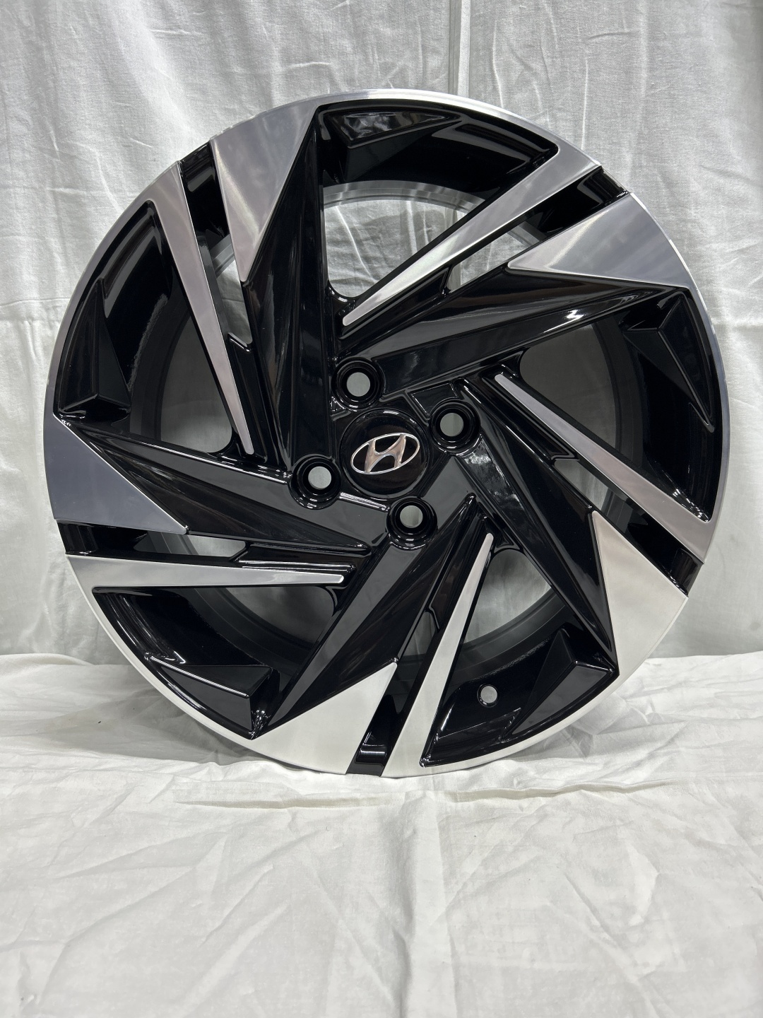 SSM 45670 6.5x16/4x100 D67.1 ET45 черный, серебристый