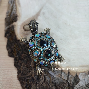 Брошь Jewelry бижутерный сплав, стразы
