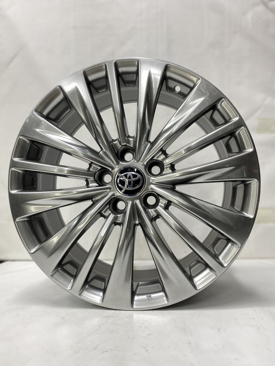RNO 7946 7.5x18/5x114.3 D60.1 ET35 графит