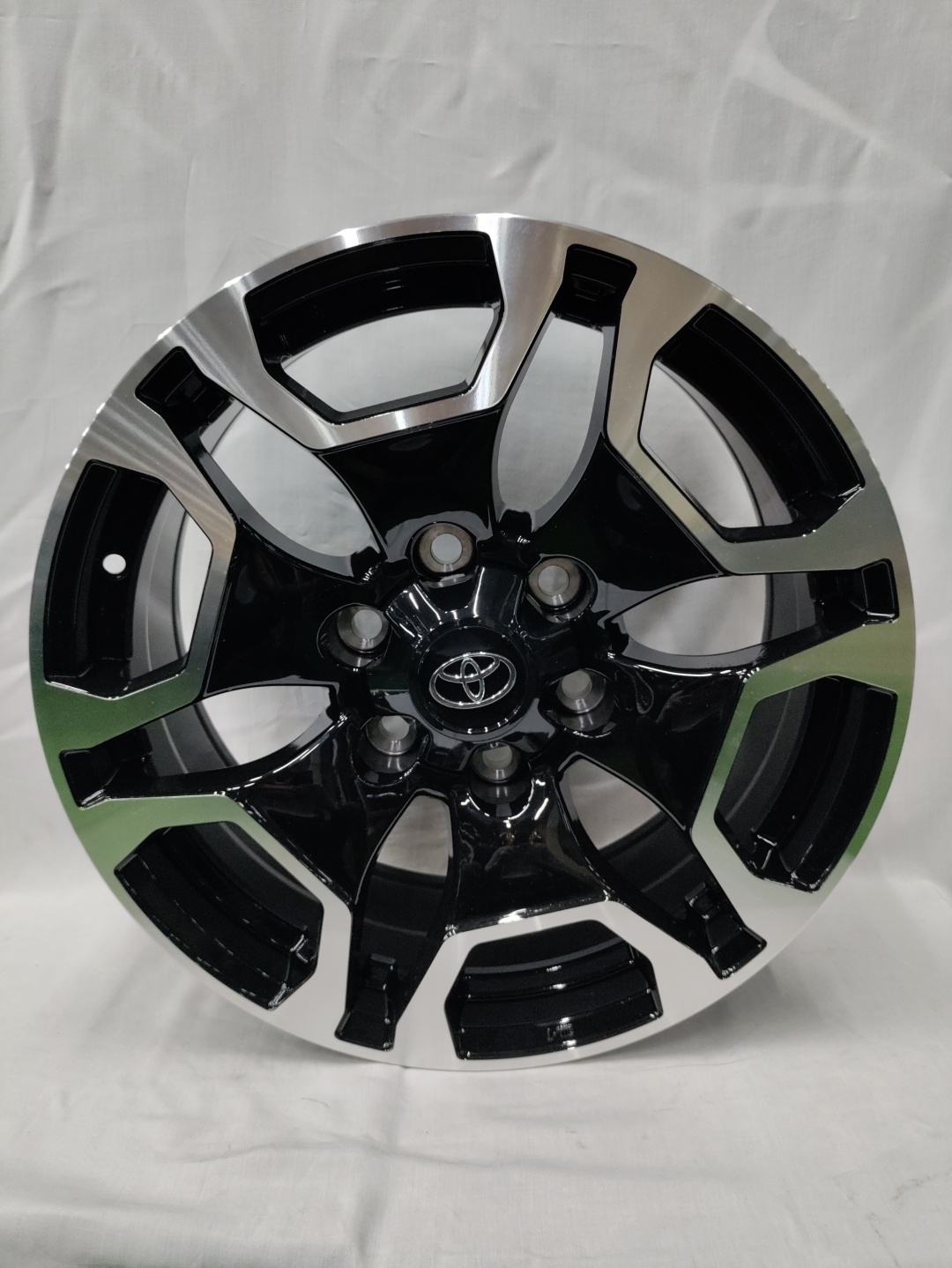 LKN Lkn619 7.5x18/6x139.7 D106.2 ET25 серебристый, черный