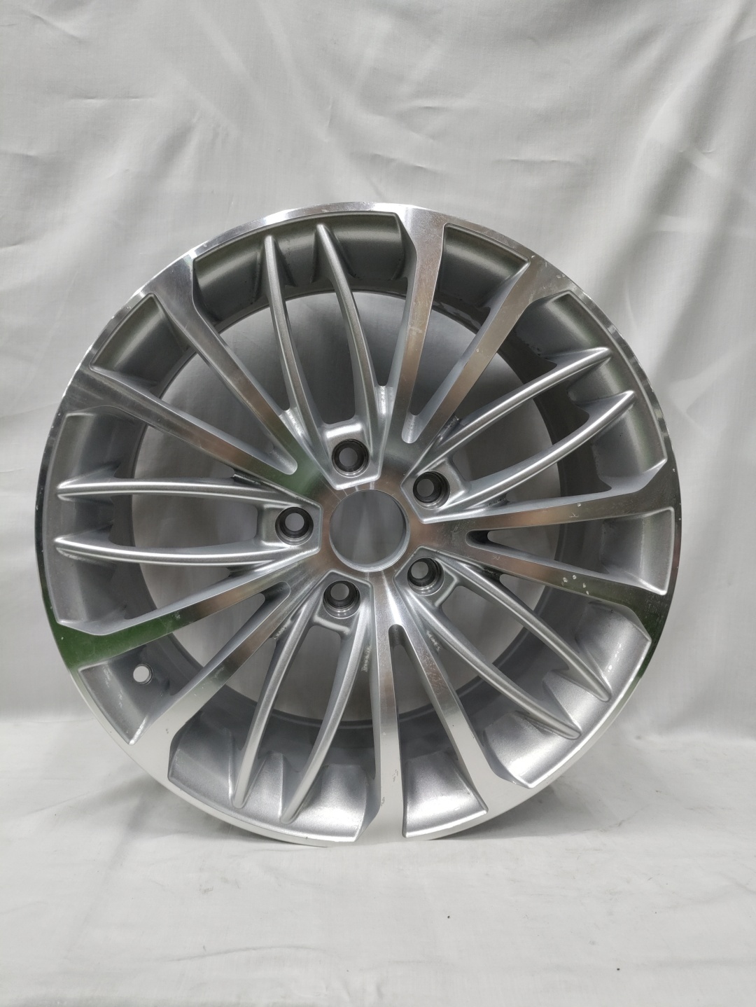 LKN Lkn583 7.5x17/5x114.3 D60.1 ET45 серебристый