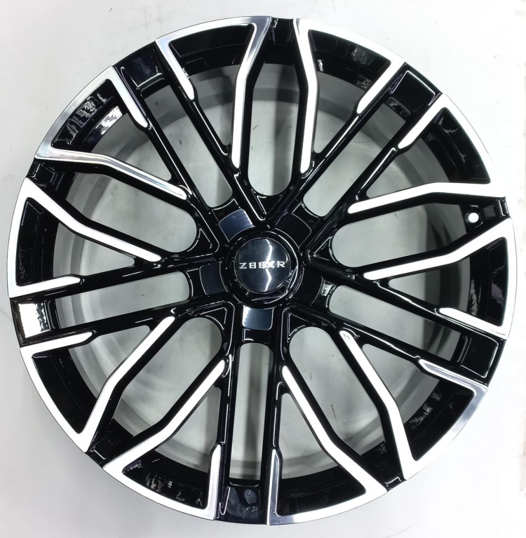 Zeekr 6061 9.5x22/5x108 D63.4 ET35 черный, серебристый