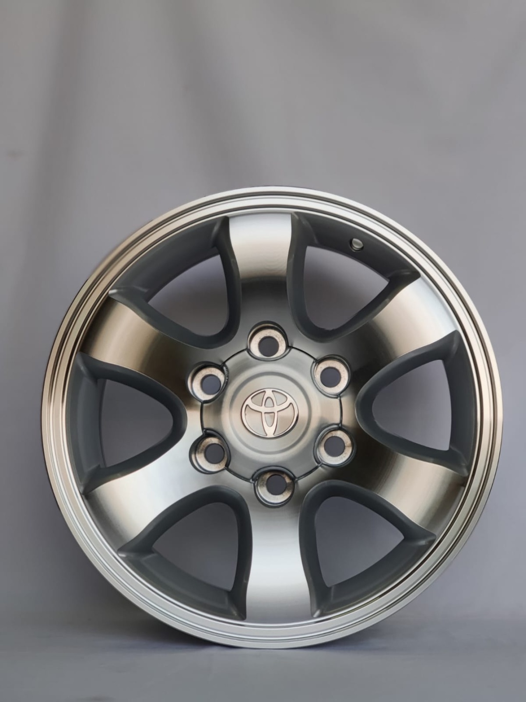 RS 1347 7x16/6x139.7 D106.2 ET25 серебристый