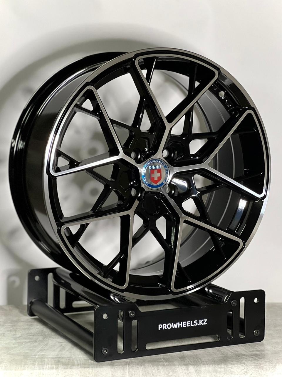 Pro Wheels HRE 7.5x17/4x100 D67.1 ET35 серебристый, черный
