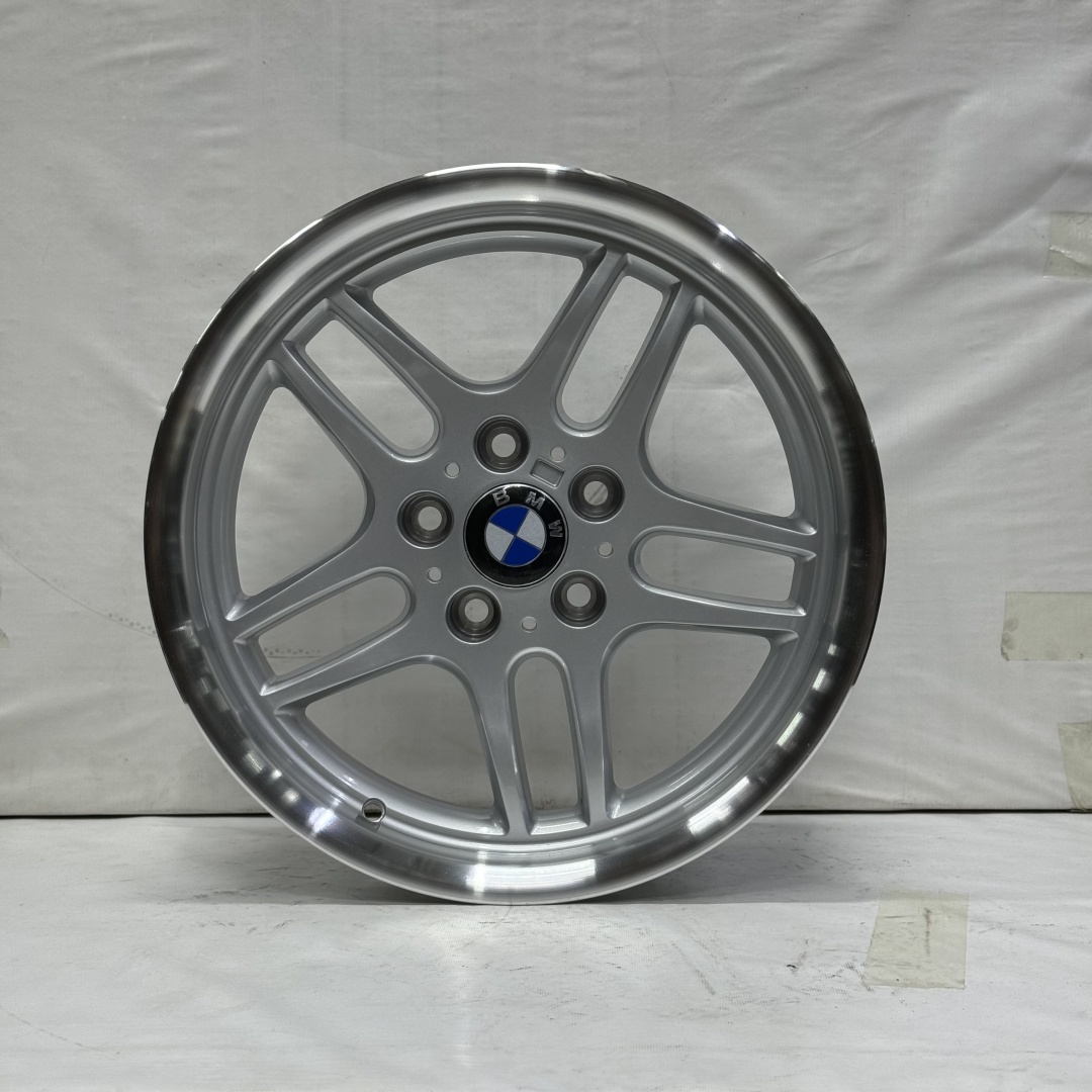 RNO Iv 37 styles 8/9x17/5x120 D74.1 ET13 4 диска серебристый