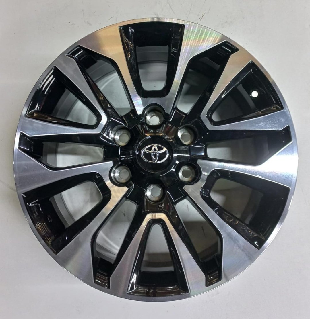 Toyota 1203 7.5x18/6x139.7 D106.1 ET25 черный, серебристый