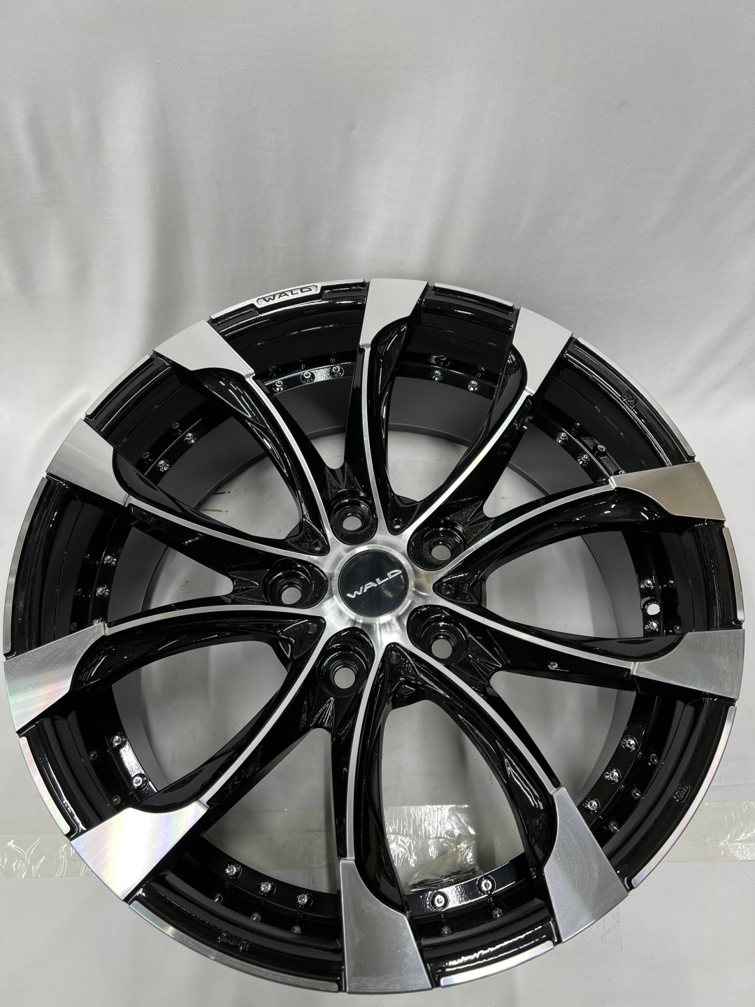 Replica WD5643 8.5x20/5x150 D110.1 ET40 серебристый, черный