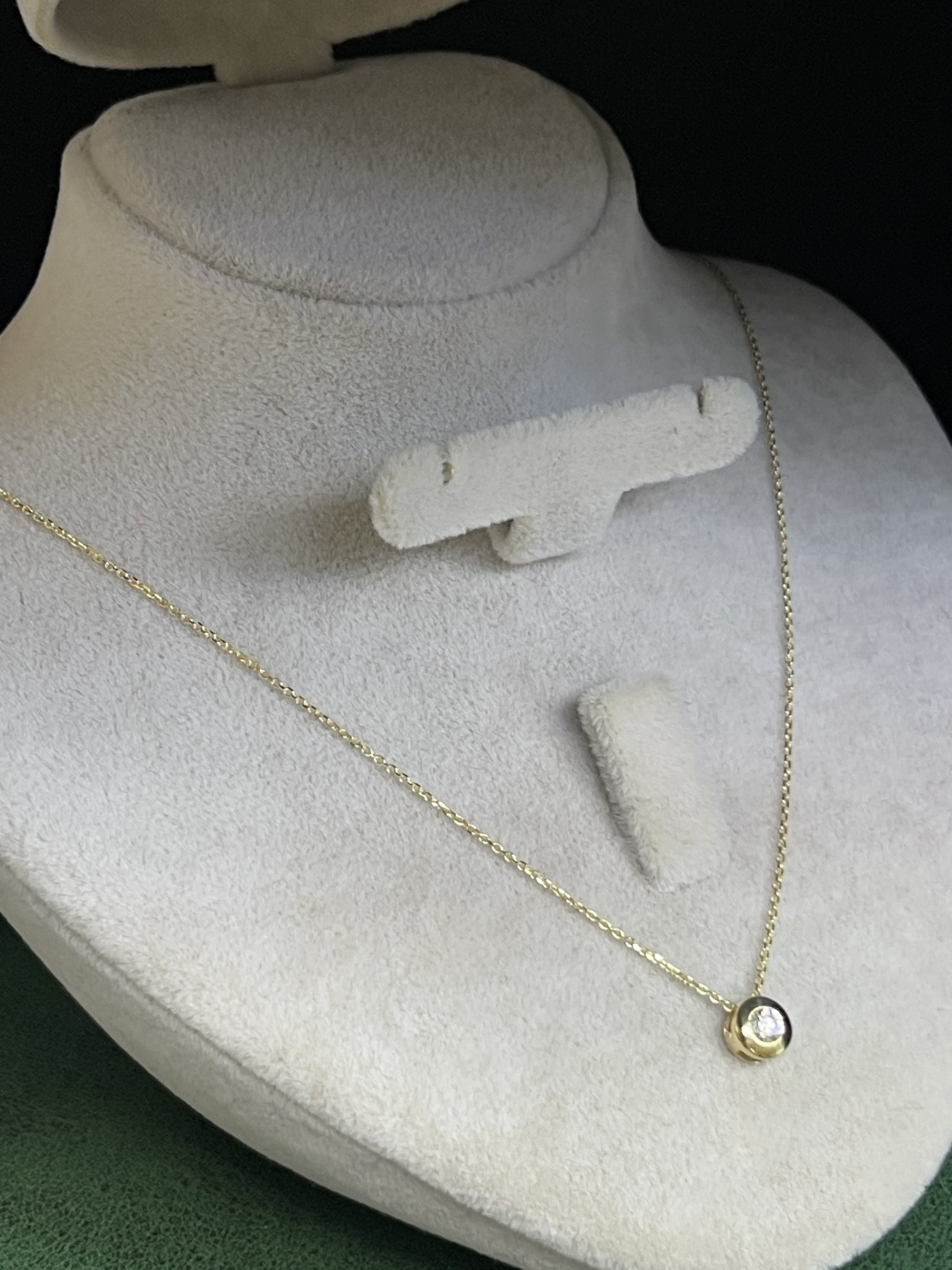 Колье Jado Jewellery JJ23102718 длина 45 см вес 1.56 г золото, фианит