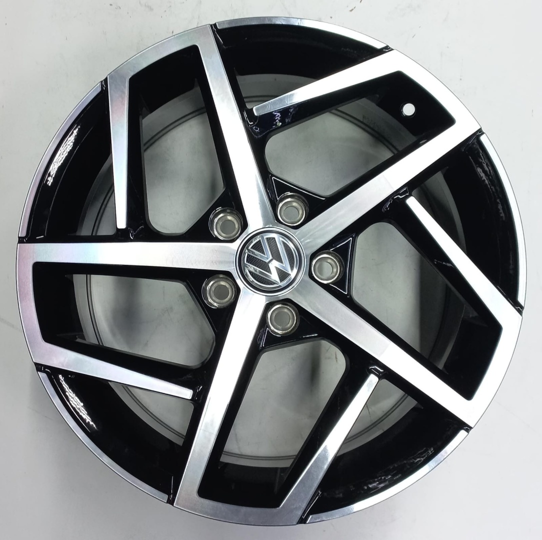Volkswagen 5717 7.5x17/5x112 D57.1 ET45 серебристый, черный