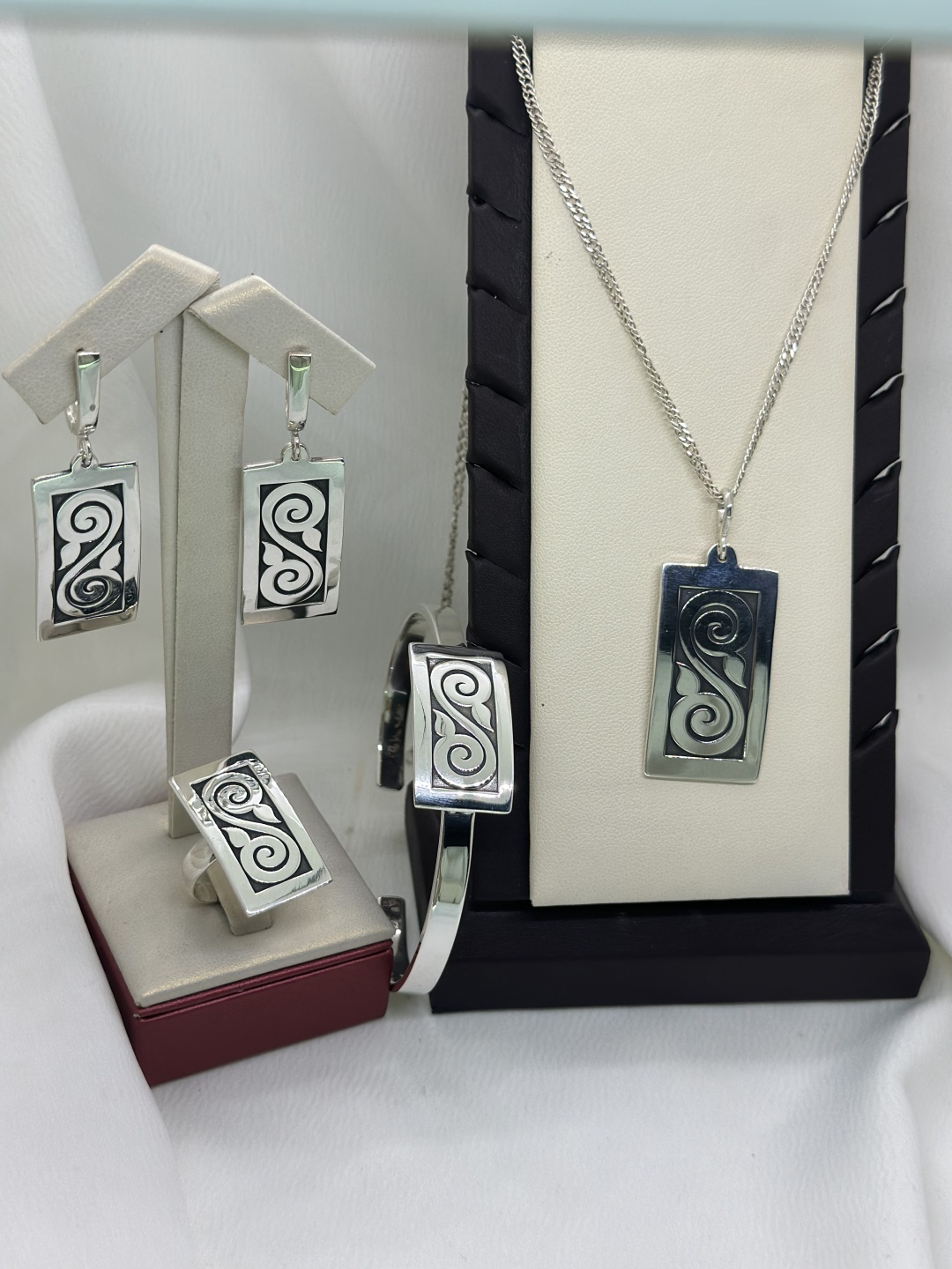 Aru Комплект из серебра, өңіржиек, қазақша комплект, набор, күміс комплект, украшение в национальном стиле вес 61 г серебро, без вставок