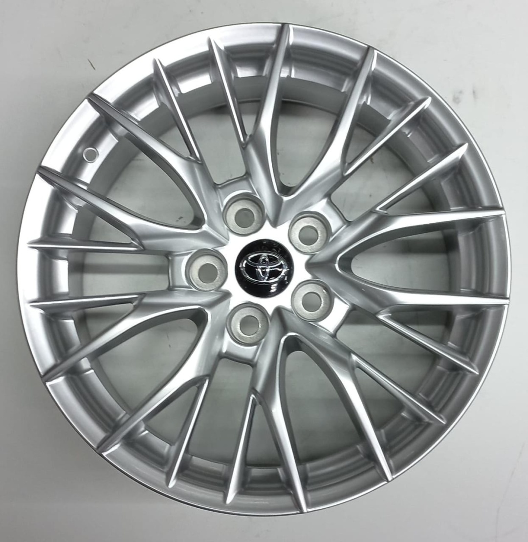 Toyota 10503-17 7.5x17/5x114.3 D60.1 ET39 серебристый