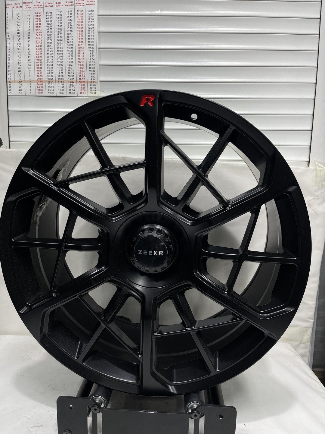 Zeekr You12 9.5x21/5x108 D63.4 ET48 4 диска серебристый