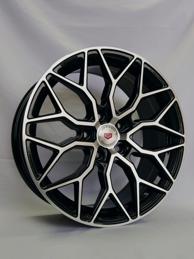 Vossen 6301 8x18/5x114.3 D67.1 ET35 серебристый, черный