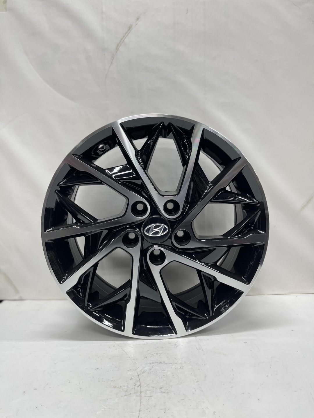 RNO XH486 6.5x16/5x114.3 D67.1 ET48 4 диска серебристый, черный