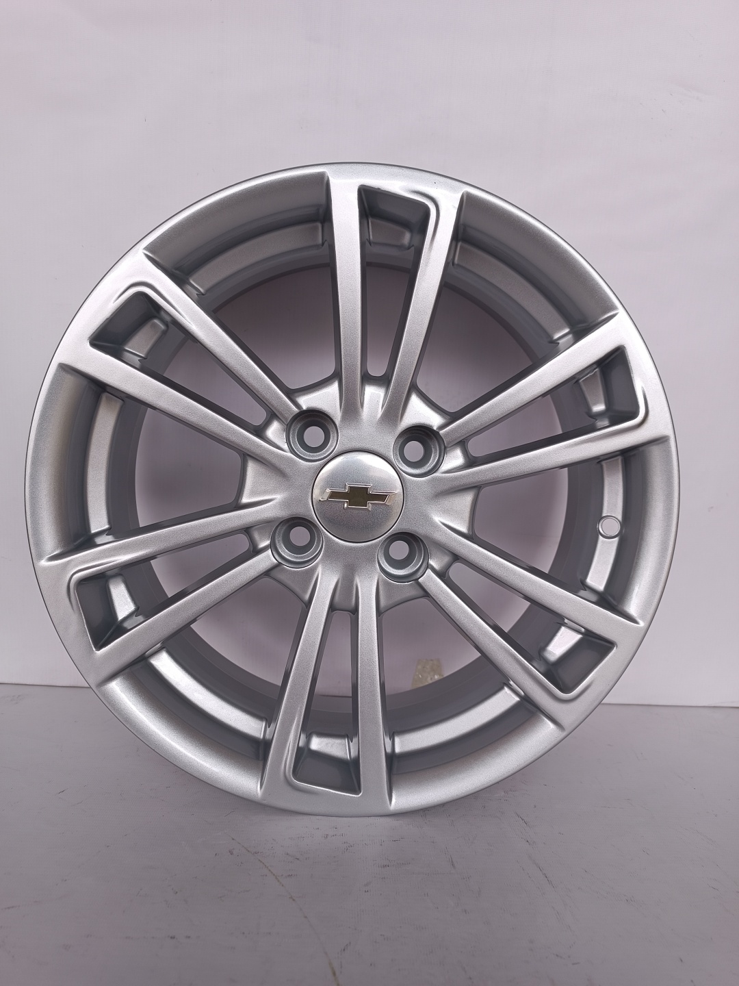 RNO 558697795 6x15/4x100 D56.6 ET39 серебристый