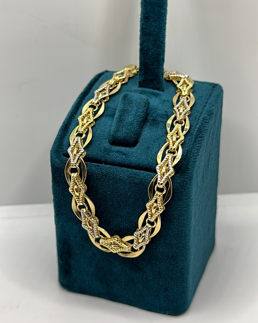 Ali Gold 6598-745565 длина 20.21 см, вес 6.13 г золото, плетение отсутствует