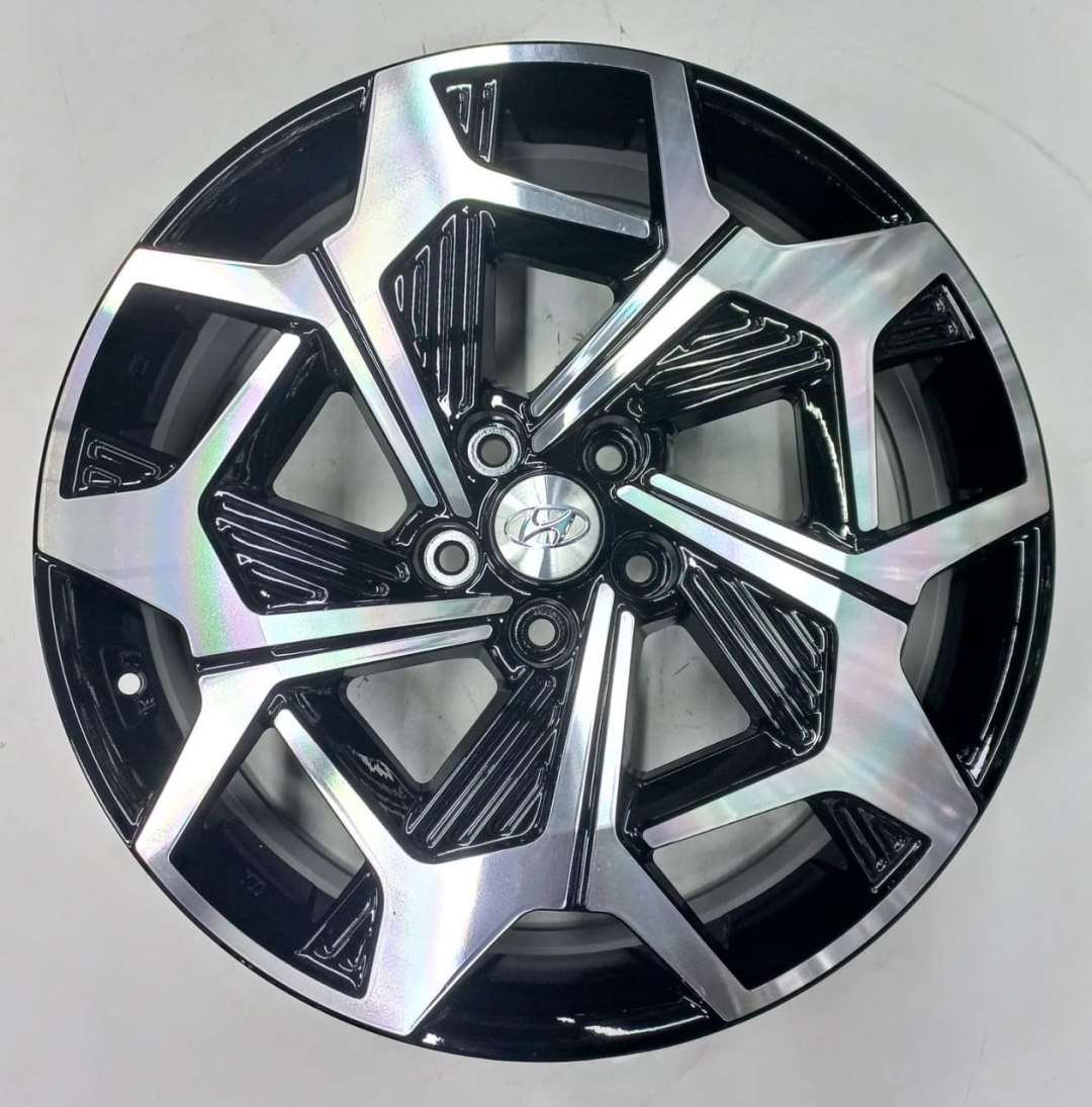 Hyundai 5777 7.5x20/5x114.3 D67.1 ET49 черный, серебристый