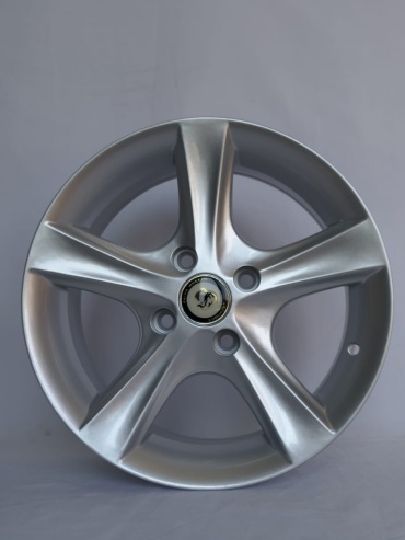 Replica 528 6.5x15/4x114.3 D67.1 ET35 4 диска серебристый
