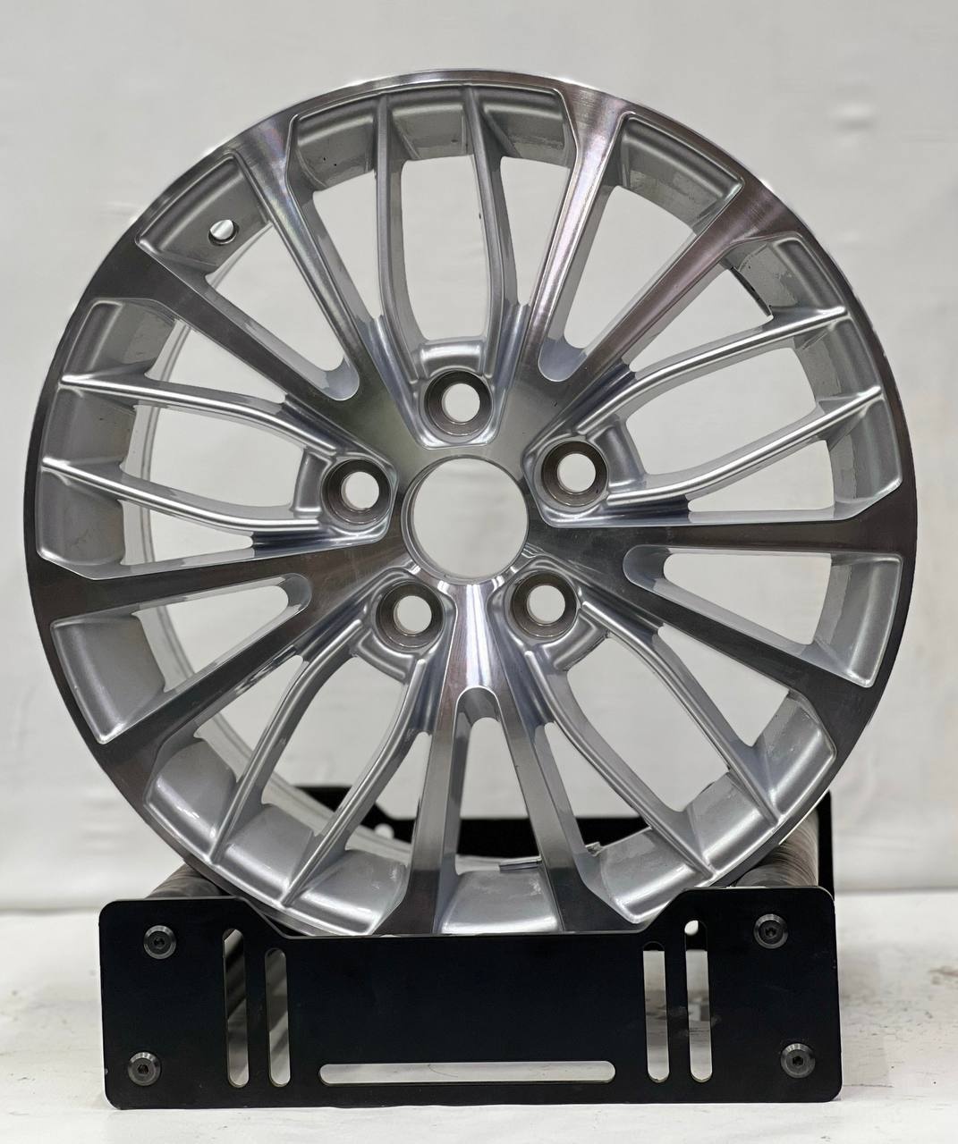 TH5343 6.5x16/5x114.3 D60.1 ET45 4 диска серебристый