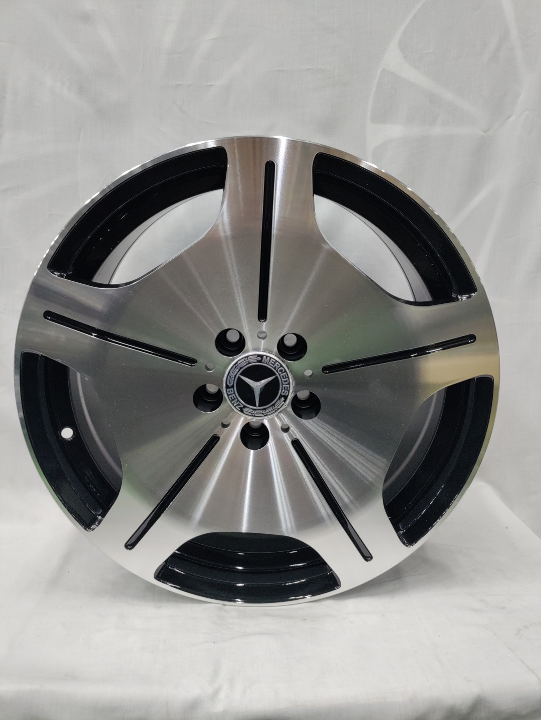 LKN Lkn2061 8x18/5x112 D66.5 ET35 серебристый, черный