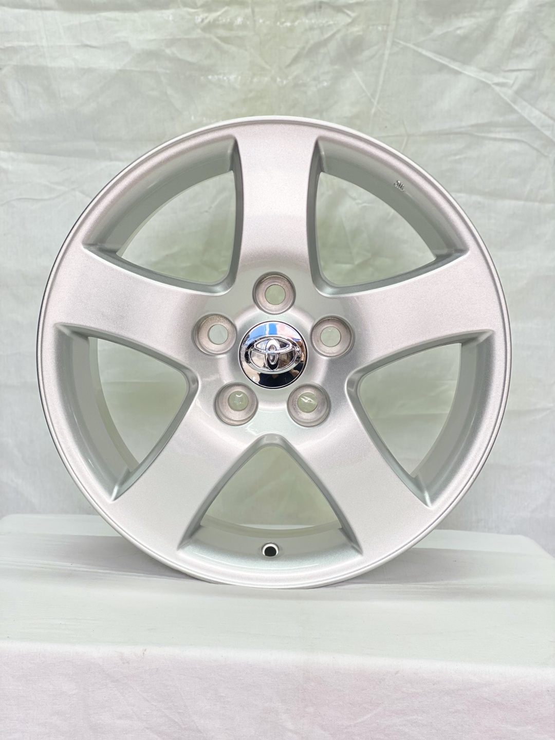 RNO BJ291 6.5x16/5x114.3 D60.1 ET45 4 диска серебристый