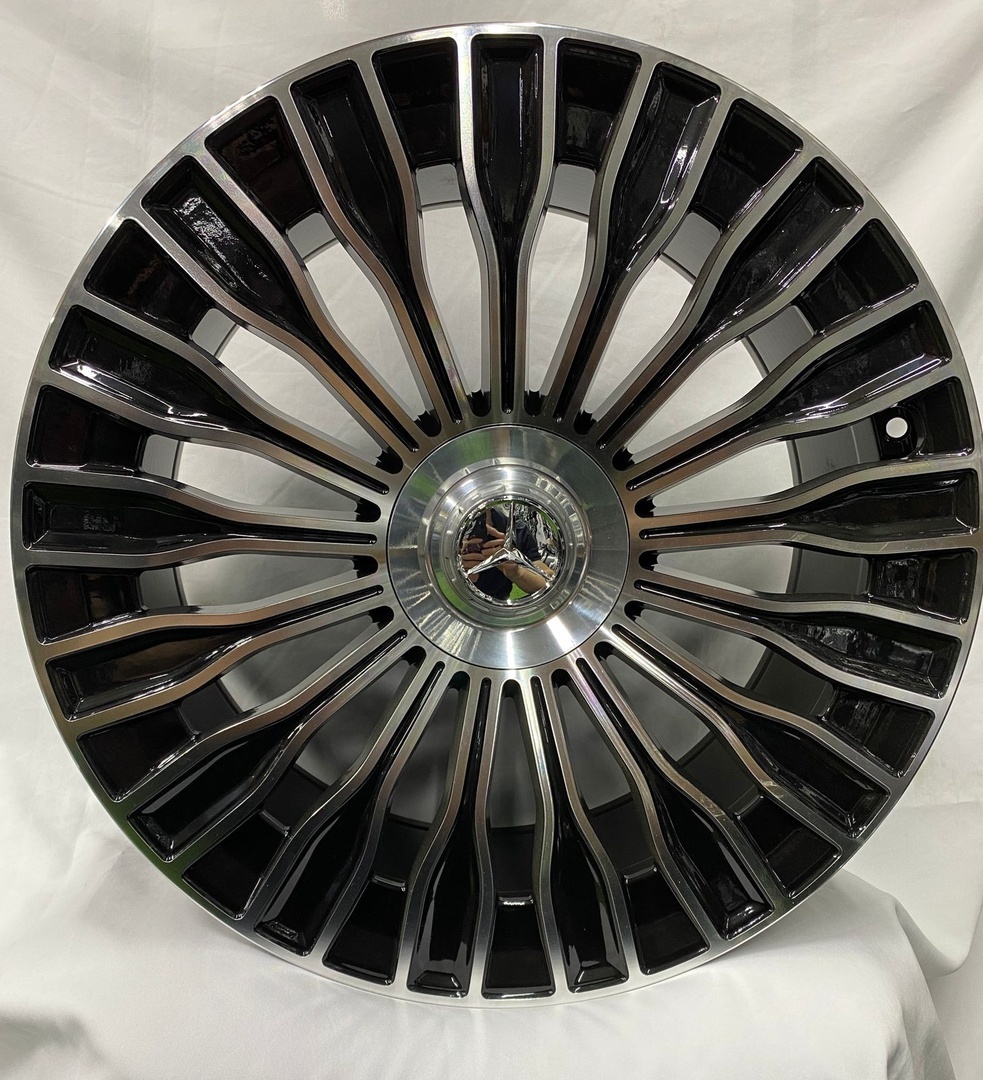 Wheels 928 8.5/9.5x20/5x112 D66.6 ET35 черный, серебристый