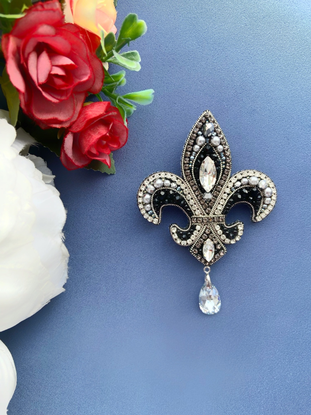 Брошь ZADA бижутерный сплав, бисер, кристаллы Swarovski