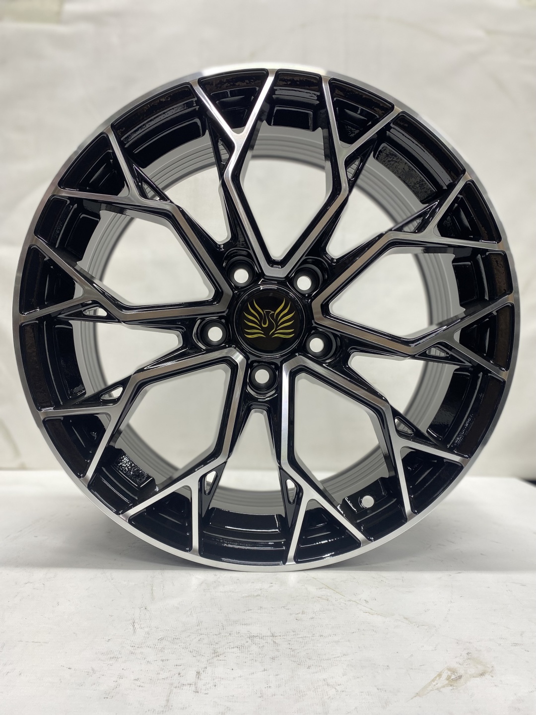 RNO YL5640 7.5x17/5x114.3 D67.1 ET35 черный, серебристый