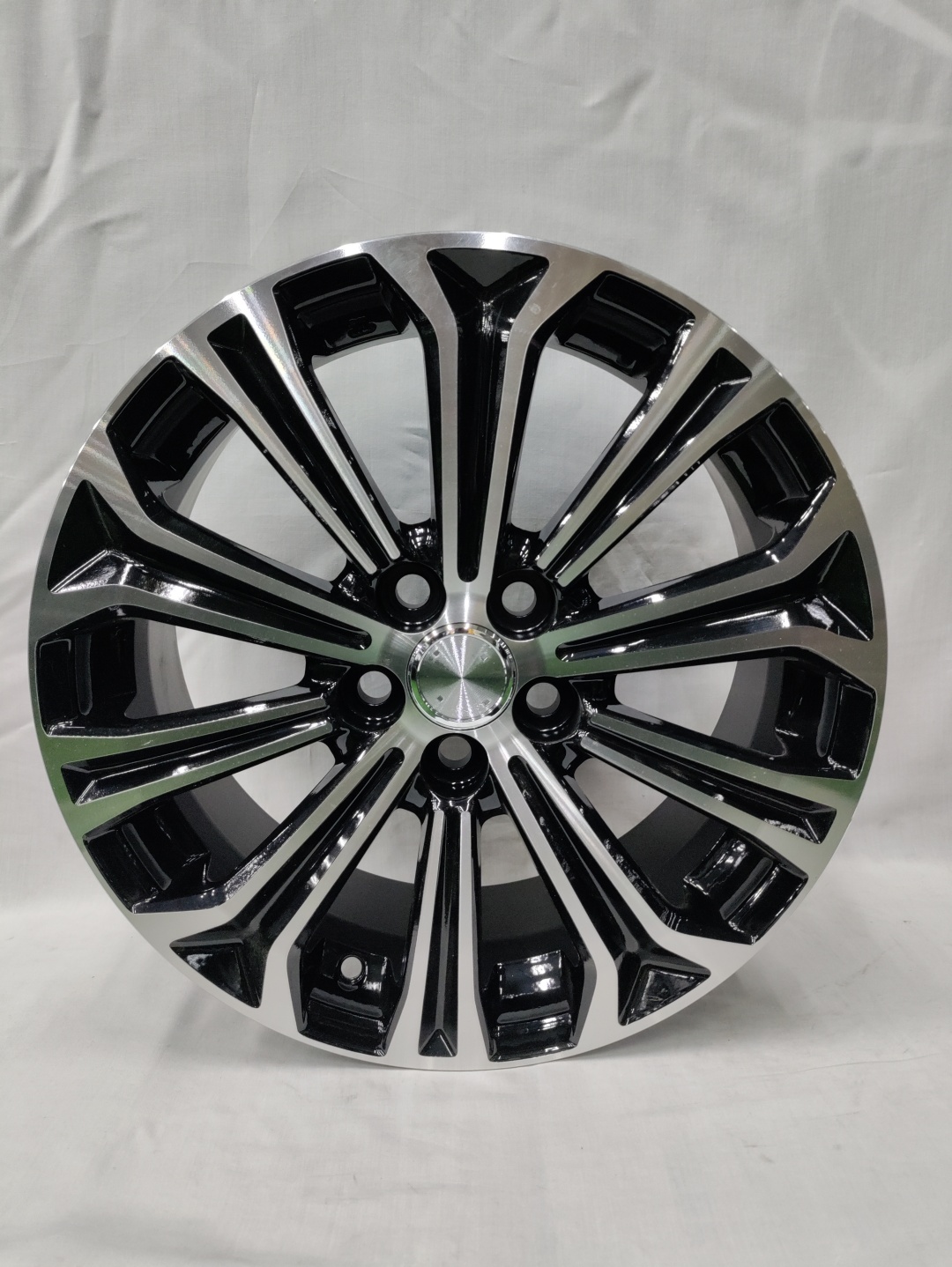 LKN Lkn612 6.5x16/5x100 D67.1 ET35 серебристый, черный