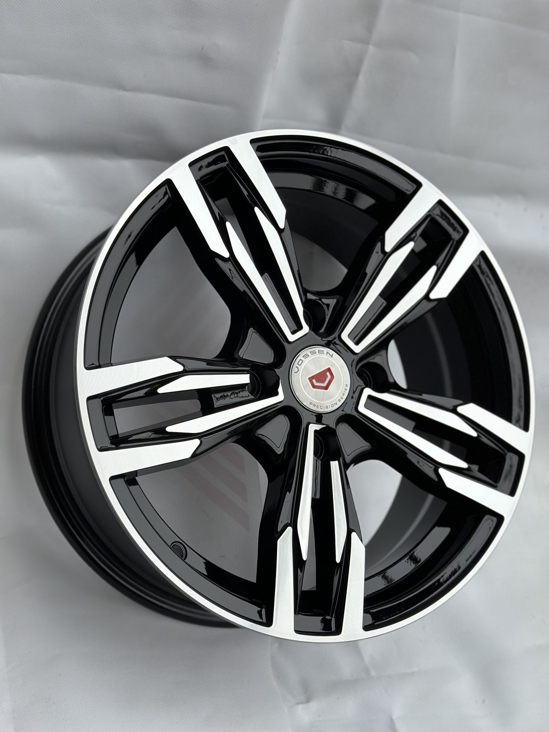 Replica 16548 6.5x16/4x114.3 D67.1 ET35 черный, серебристый