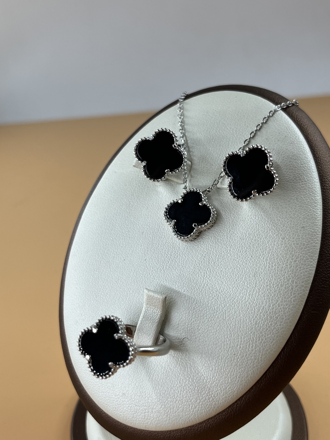 Accessories Серебро комплект вес 14 г серебро, без вставок