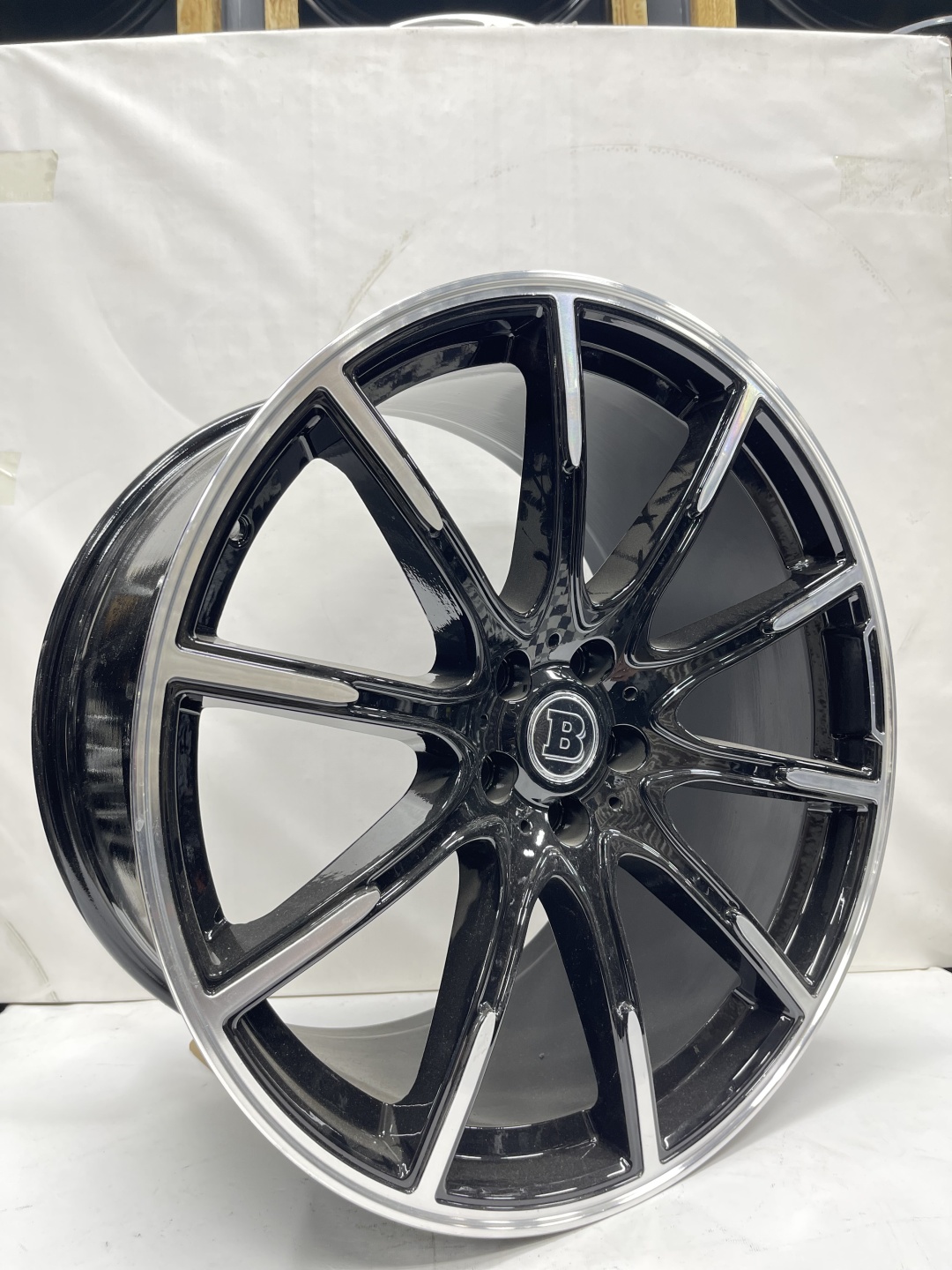HP Wheels 1693 10x22/5x130 D84.1 ET40 серебристый, черный