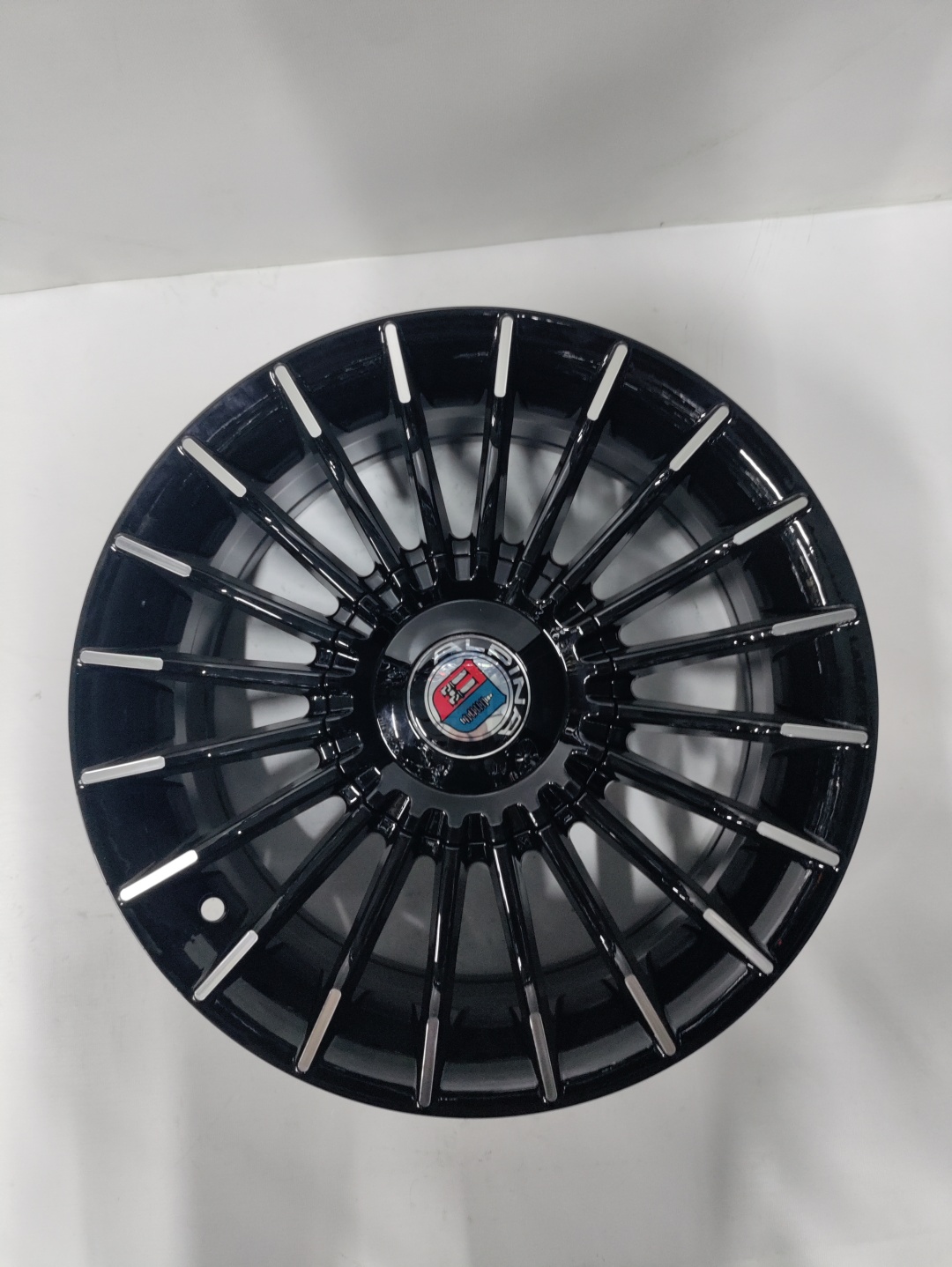 LKN 3456 6.5x15/4x100 D67.1 ET32 черный
