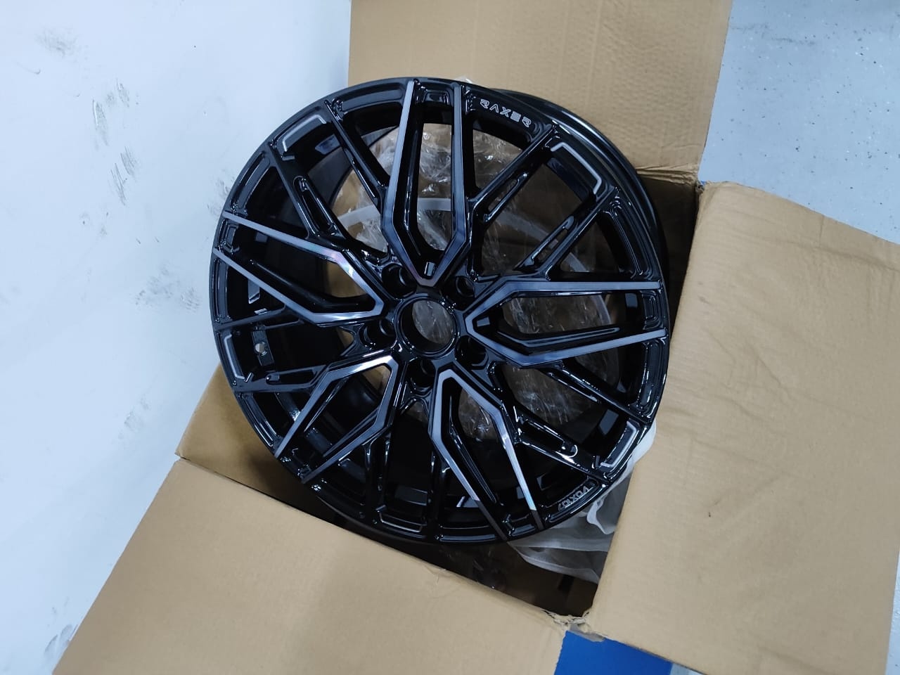 WHEELIO 3836 8.5x19/5x114.3 D67.1 ET35 4 диска черный, синий