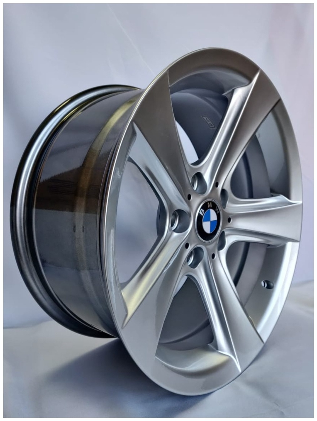 BMW 128 8.5x17/5x120 D74 ET20 серебристый