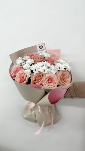 Inflowers букет в оформлении роза, хризантема 11 шт 60 см