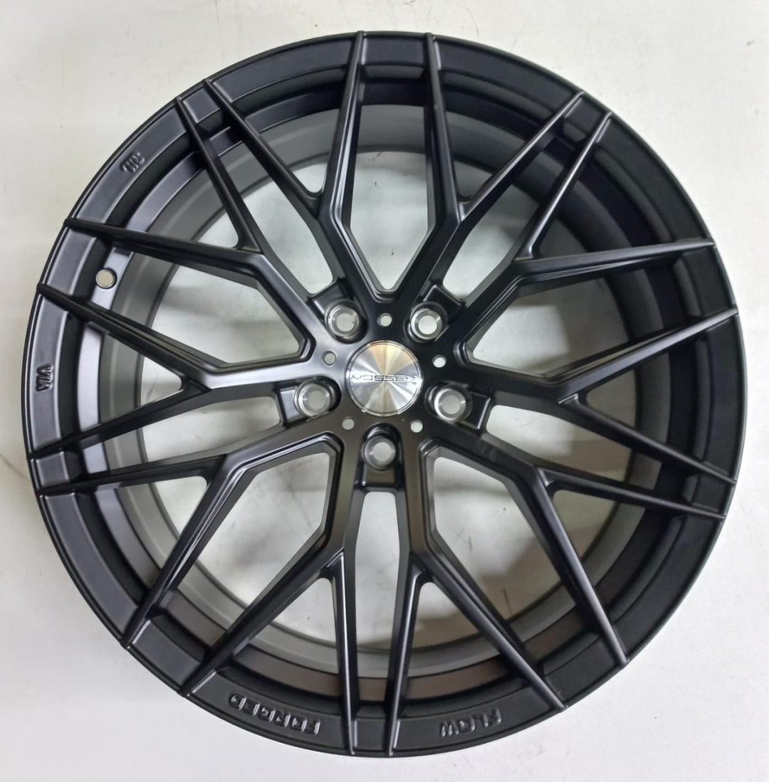 Vossen 240-19 8.5x19/5x114.3 D73.1 ET35 черный