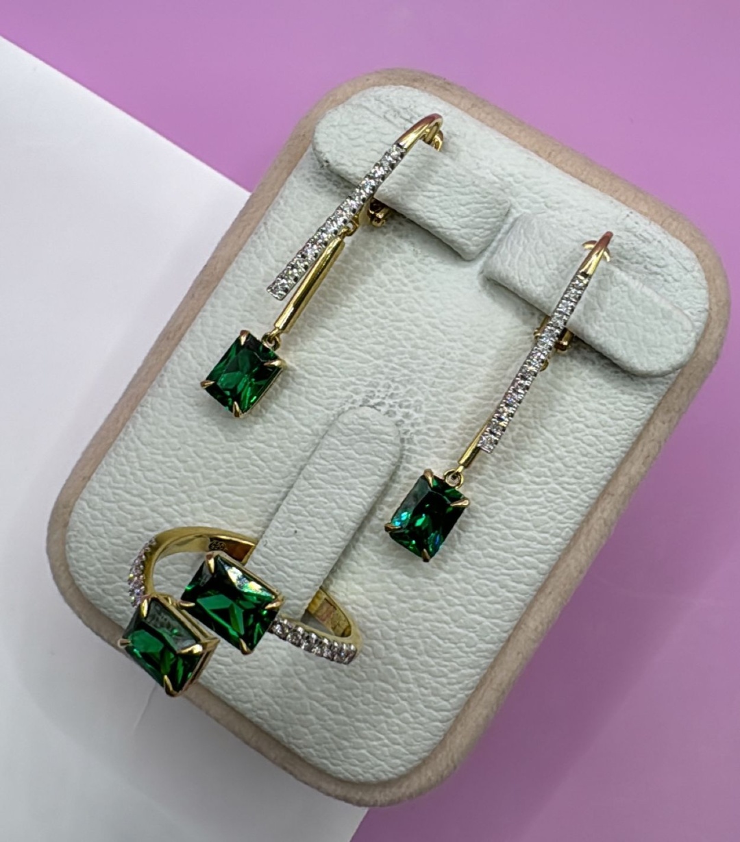 SAR-JEWELRY T-32-005_4202_18 вес 6.84 г золото, бриллиант, изумруд