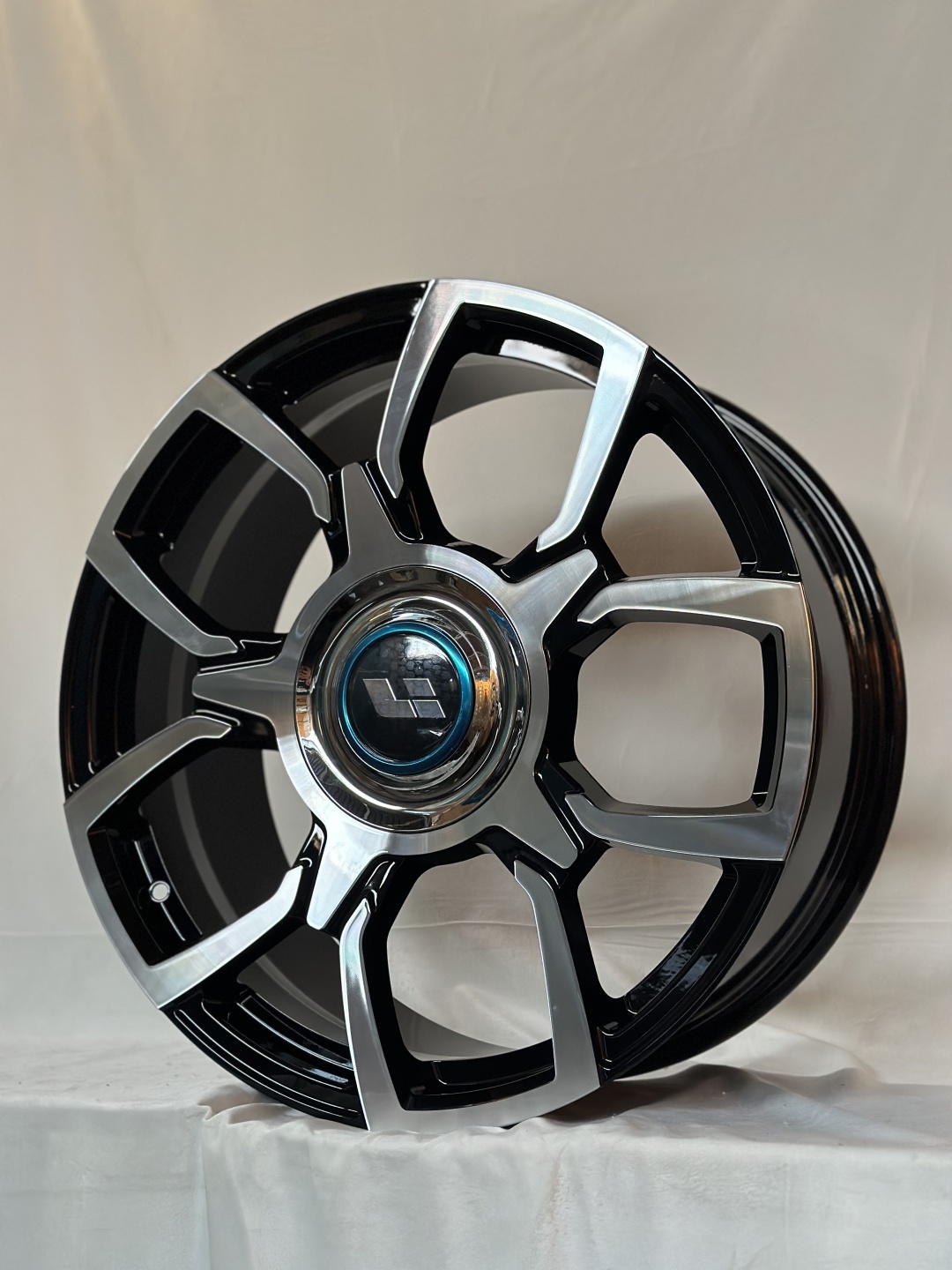 LiXiang 0313 9x21/5x120 D62.5 ET40 4 диска черный, серебристый