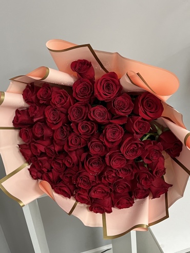 Flowers Center Astana моно-букет с открыткой роза 51 шт 60 см