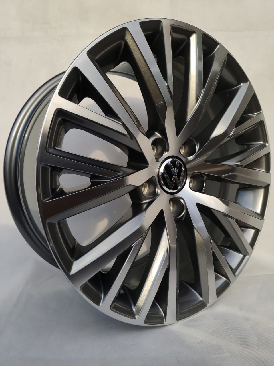 Volkswagen 618 8x17/5x112 D57.1 ET41 серый