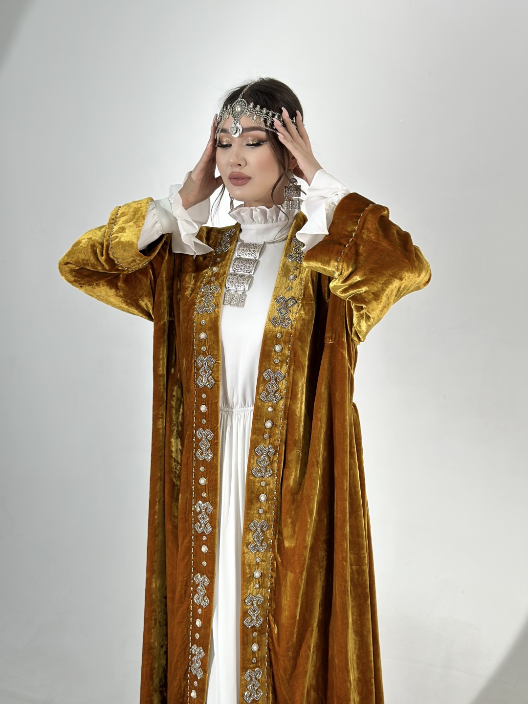 Национальный костюм Ademi горчичный