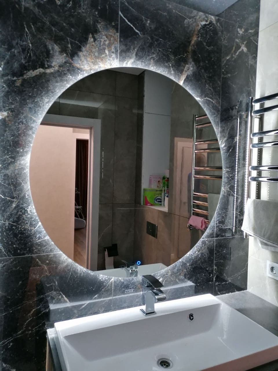Зеркало настенное 60x60 см