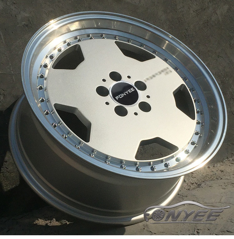Fonyee F81953 8/9x18/5x112 D66.6 ET25 4 диска серебристый