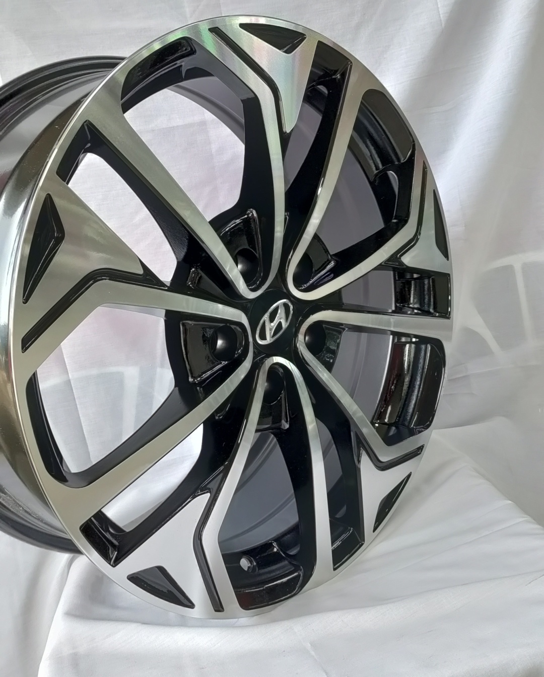 SSM 357 7.5x18/5x114.3 D67.1 ET50 черный, серебристый