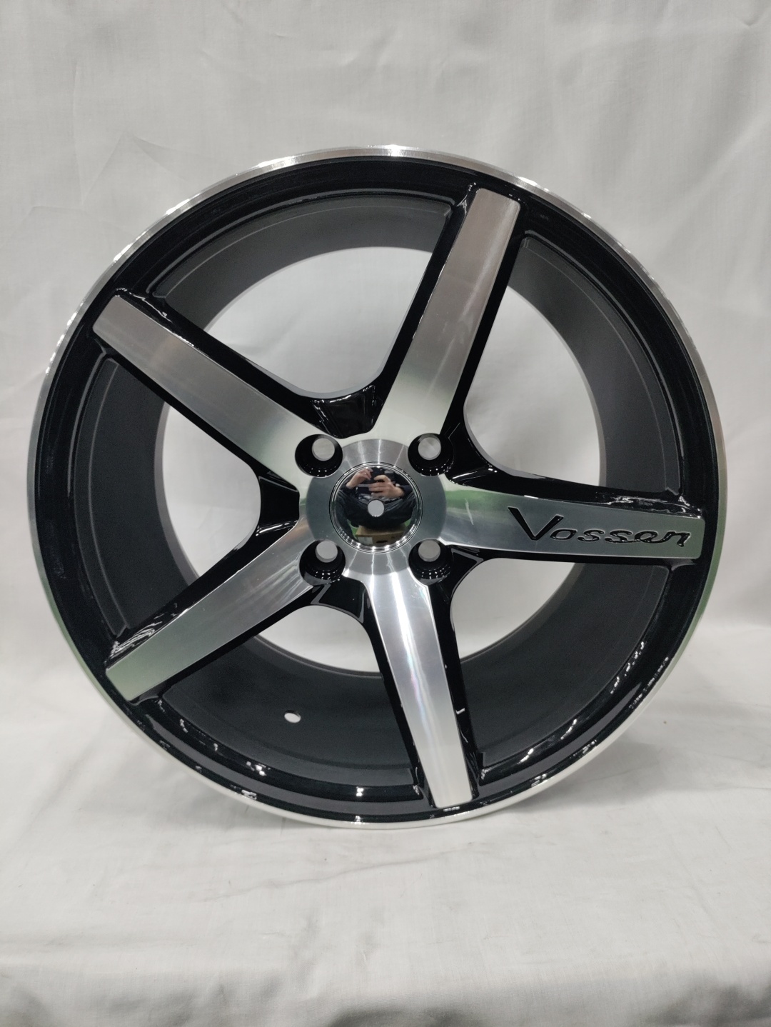 LKN Lkn1012 7x15/4x100 D67.1 ET35 серебристый, черный