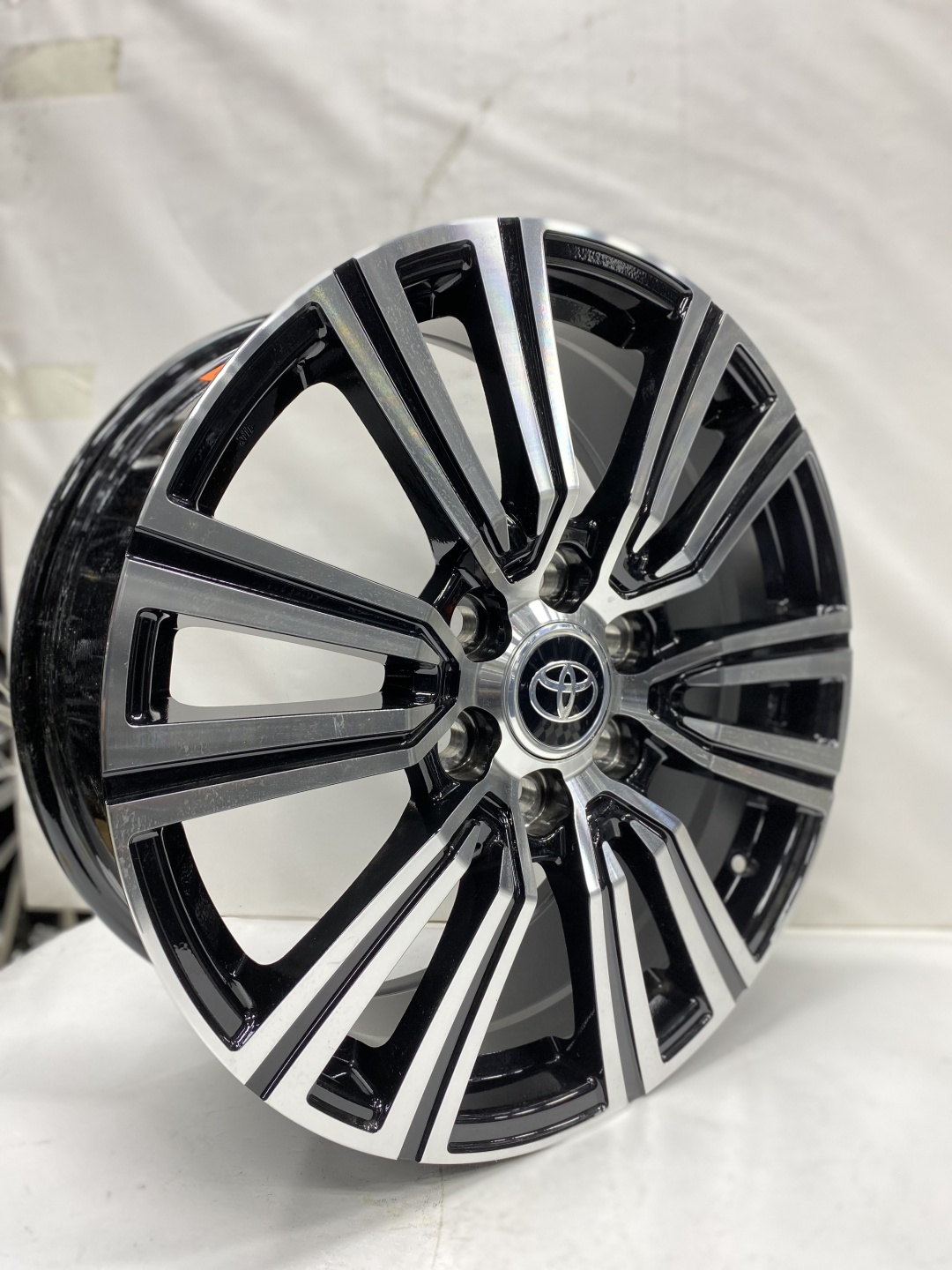 RNO 894 8x20/6x139.7 D95.1 ET60 серебристый, черный